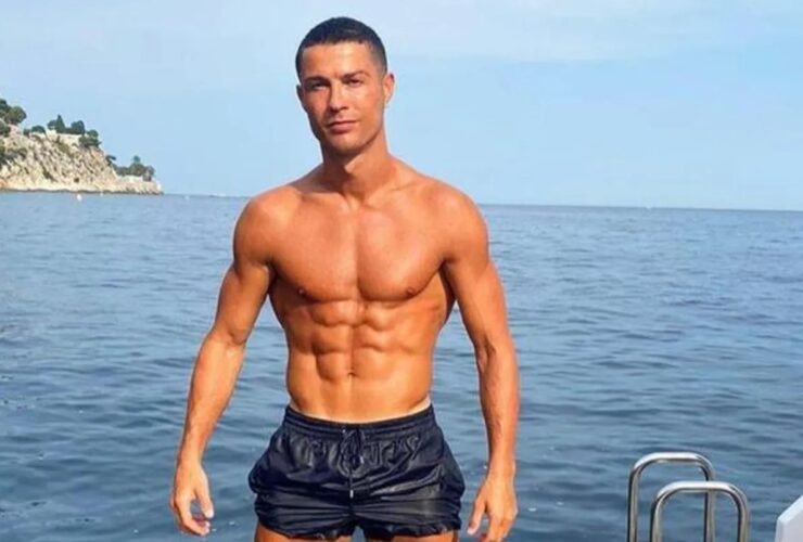 découvrez le physique impressionnant de cristiano ronaldo en 2025. analysez son entraînement, sa nutrition et ses secrets pour maintenir une forme athlétique exceptionnelle, même à un âge avancé.