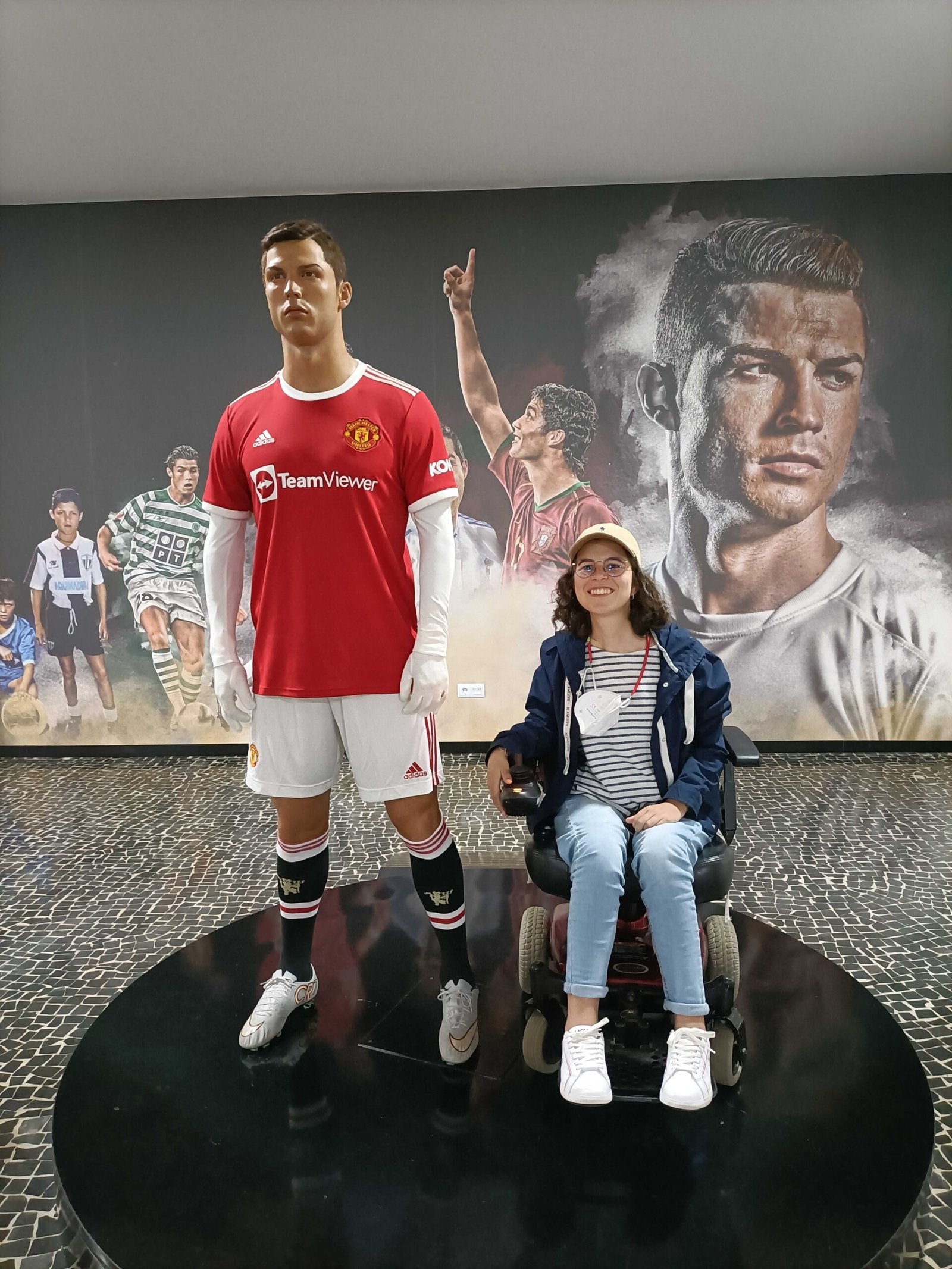découvrez le musée cr7 à madère, un espace dédié à la carrière exceptionnelle de cristiano ronaldo. plongez dans l'univers du football à travers des expositions fascinantes, des trophées emblématiques et des souvenirs inoubliables de la superstar portugaise. un incontournable pour les fans de sport et les admirateurs de cr7 !