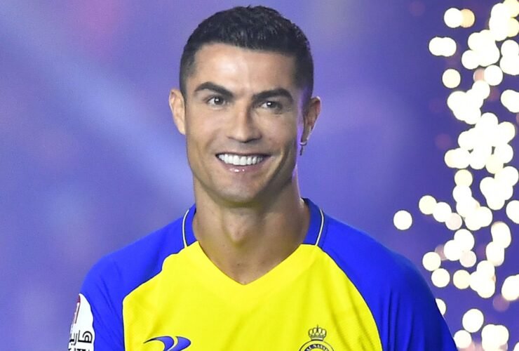 découvrez comment ronaldo est devenu la cible de moqueries en raison de ses coups francs. analyse des moments clés et des réactions des fans face aux performances du célèbre footballeur sur le terrain.