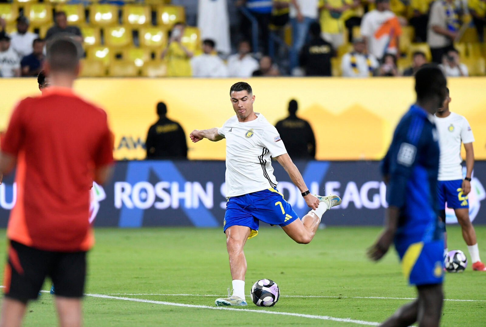 découvrez comment ronaldo optimise son sommeil pour améliorer ses performances sportives. apprenez les techniques et astuces que le champion utilise pour récupérer efficacement et rester au sommet de son jeu.