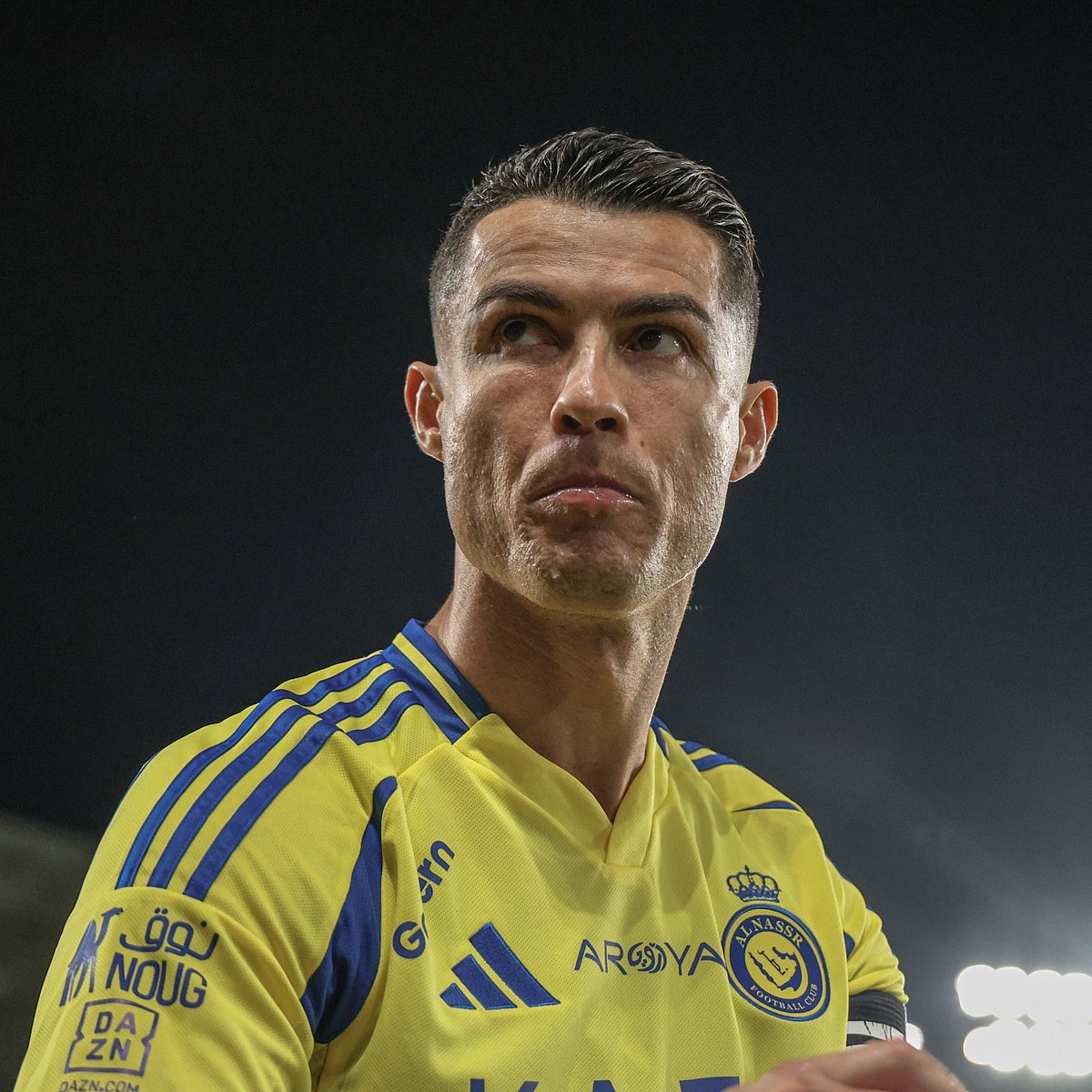 découvrez les dernières rumeurs et analyses concernant le transfert potentiel de cristiano ronaldo vers le sporting de lisbonne en 2025. quelles sont les implications pour le joueur et le club ?