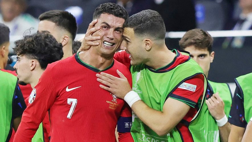 découvrez les raisons du déclin de cristiano ronaldo, l'un des plus grands footballeurs de tous les temps. analyse des performances récentes, des blessures et des défis auxquels il fait face dans sa carrière.