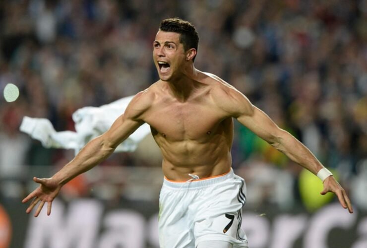 découvrez comment ronaldo est devenu un véritable héros du sport, grâce à ses exploits, sa détermination et son influence exceptionnelle dans le football mondial.