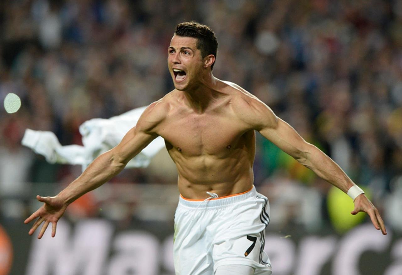 découvrez comment ronaldo est devenu un véritable héros du sport, grâce à ses exploits, sa détermination et son influence exceptionnelle dans le football mondial.