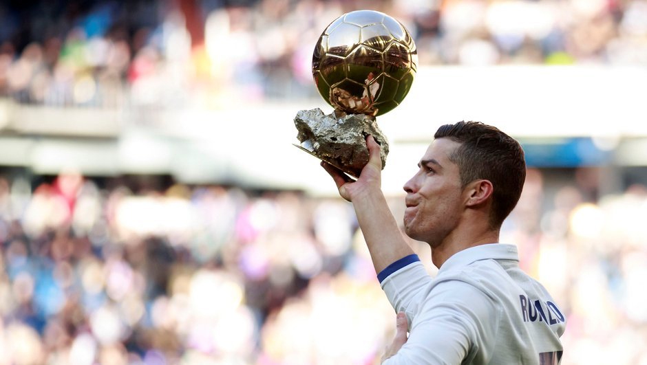 découvrez tous les records mondiaux de ronaldo, l'une des plus grandes légendes du football. palmarès, statistiques exceptionnelles et performances historiques au fil de sa carrière.